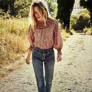 DOEN Sz S Amoret Top in Red Prancing Fawn Print